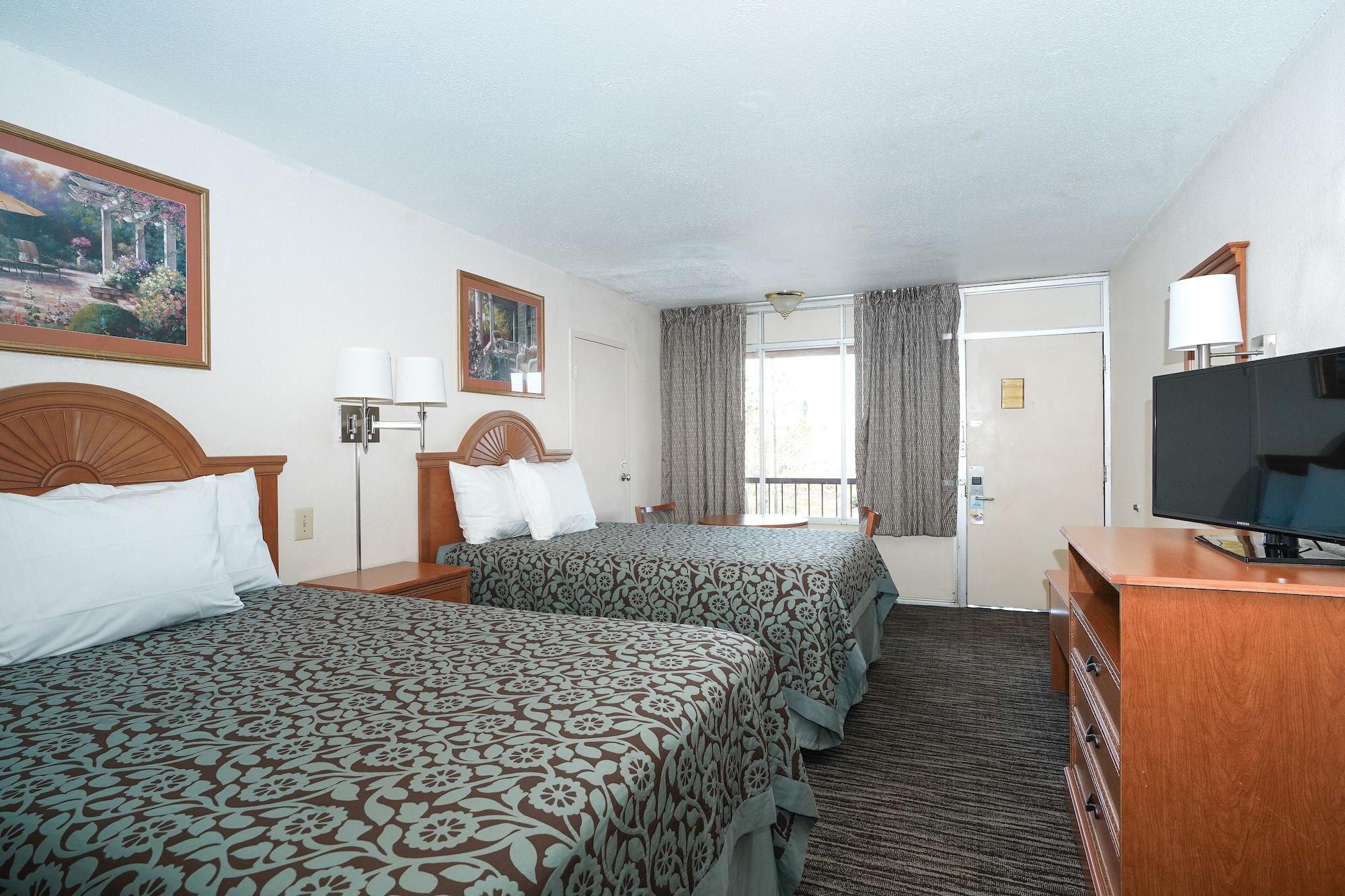 Days Inn By Wyndham Lake City I-75 מראה חיצוני תמונה
