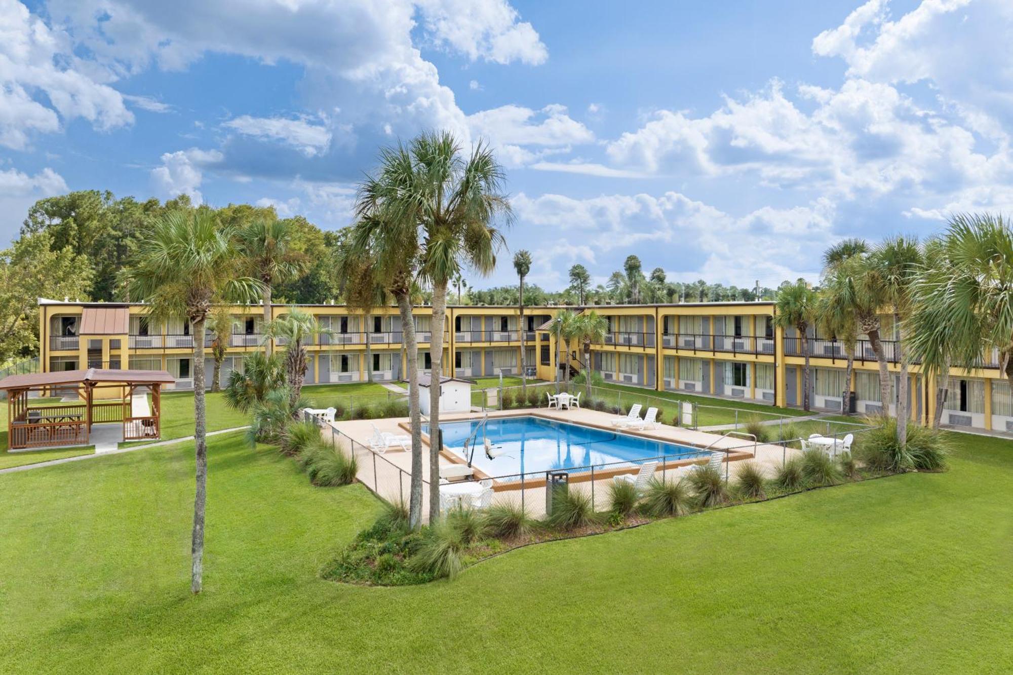 Days Inn By Wyndham Lake City I-75 מראה חיצוני תמונה