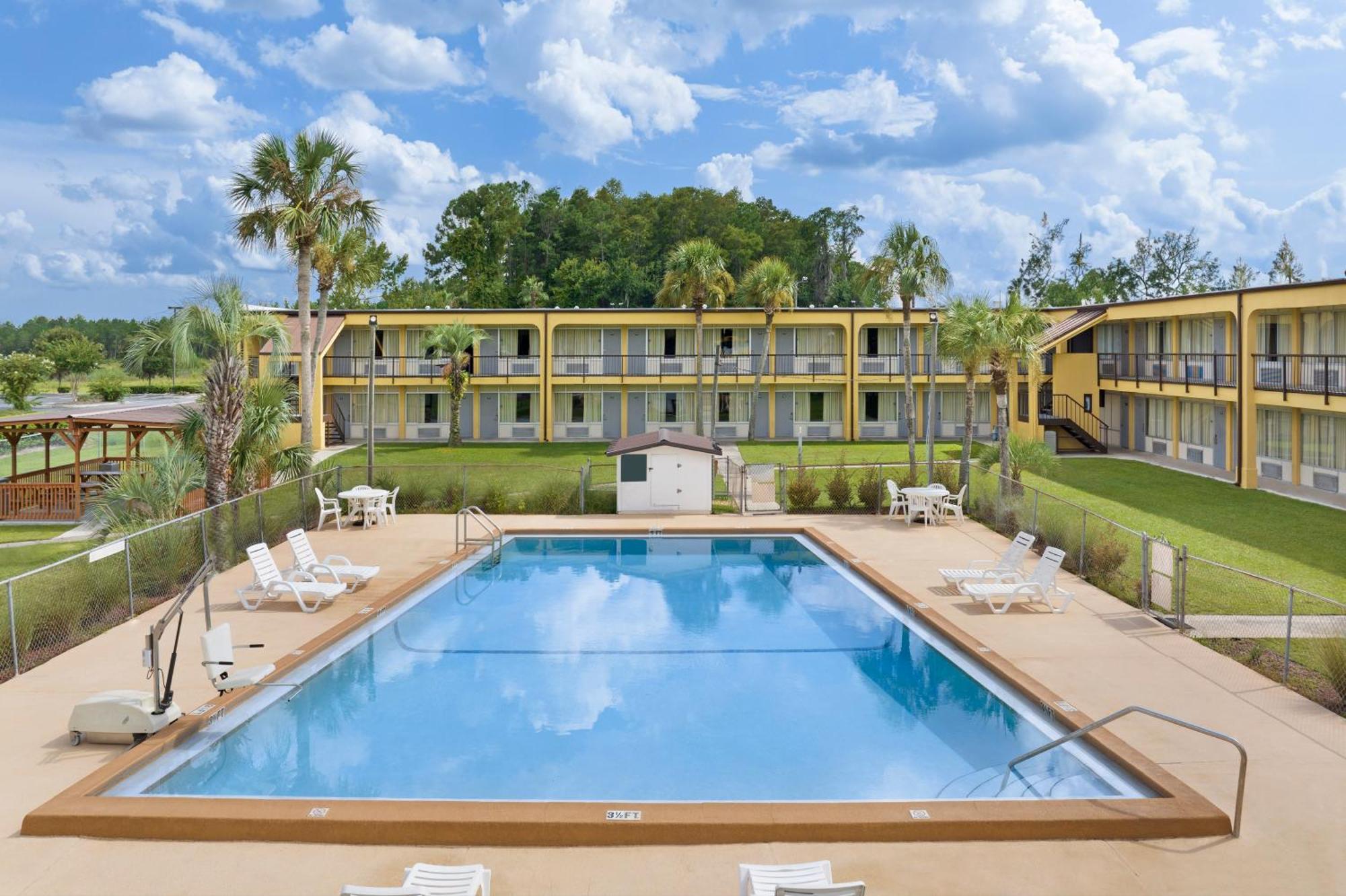 Days Inn By Wyndham Lake City I-75 מראה חיצוני תמונה